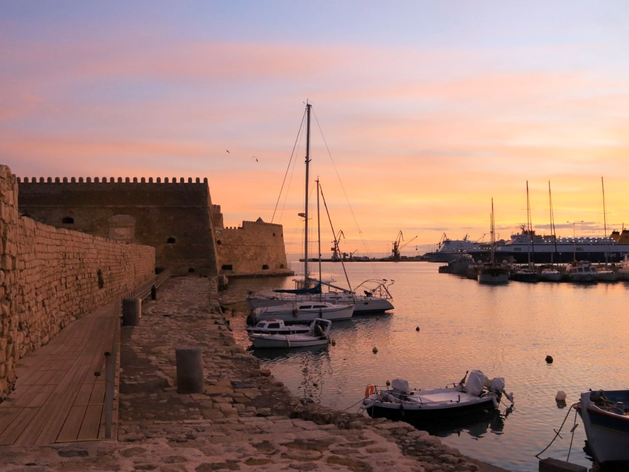 Photo of Day : Heraklion Old Venetian Port Sunrise