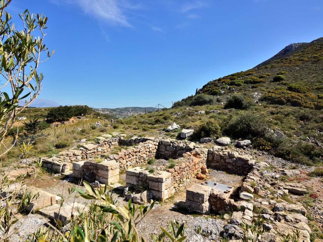 Minos - The Nine Years King Outside Of Knossos Minoan Palace, Minos - The Nine Years King Outside Of Knossos Minoan Palace tour, activities arhanes village, activities knosos minoan palace, activities heraklion crete, things to do iraklion crete