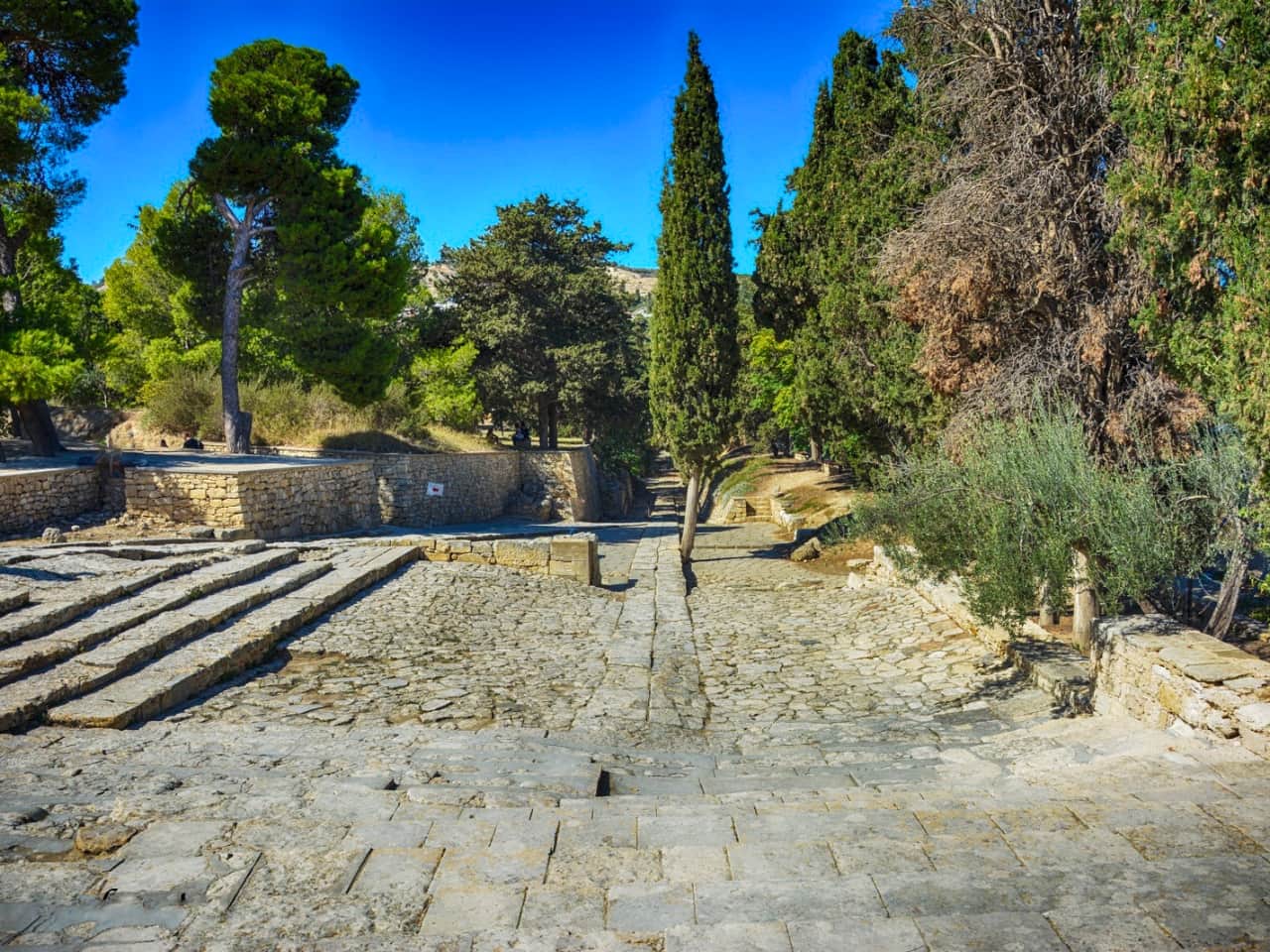 Minos - The Nine Years King Outside Of Knossos Minoan Palace, Minos - The Nine Years King Outside Of Knossos Minoan Palace tour, activities arhanes village, activities knosos minoan palace, activities heraklion crete, things to do iraklion crete