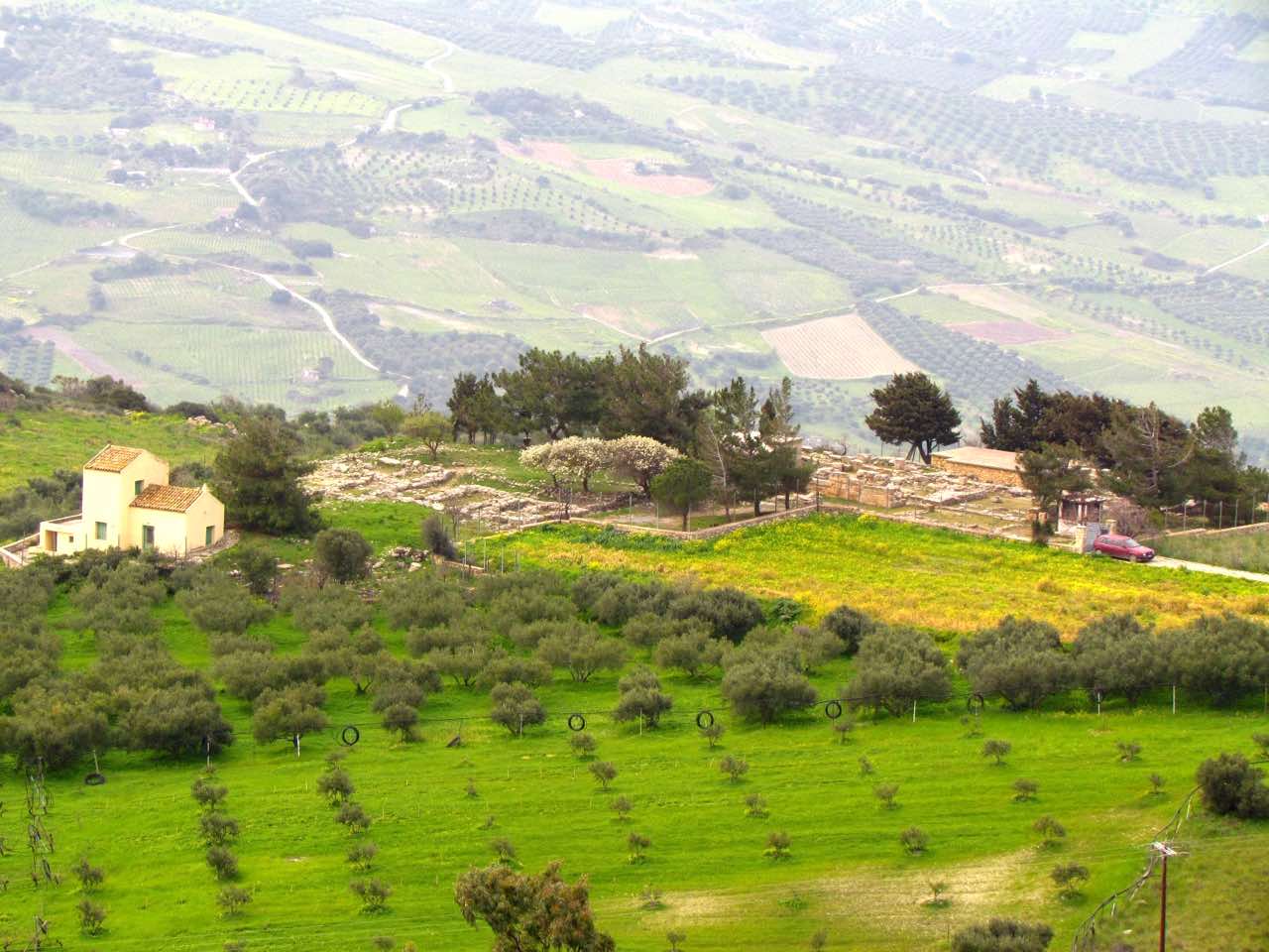 The secret aromas of Cretan wines, A fascinating tour guided by an Enologist, wine tasting workshop heraklion crete, activities heraklion crete, learn more cretan wine, best wine tasting tour crete, things to do heraklion crete, cretan food and wine
