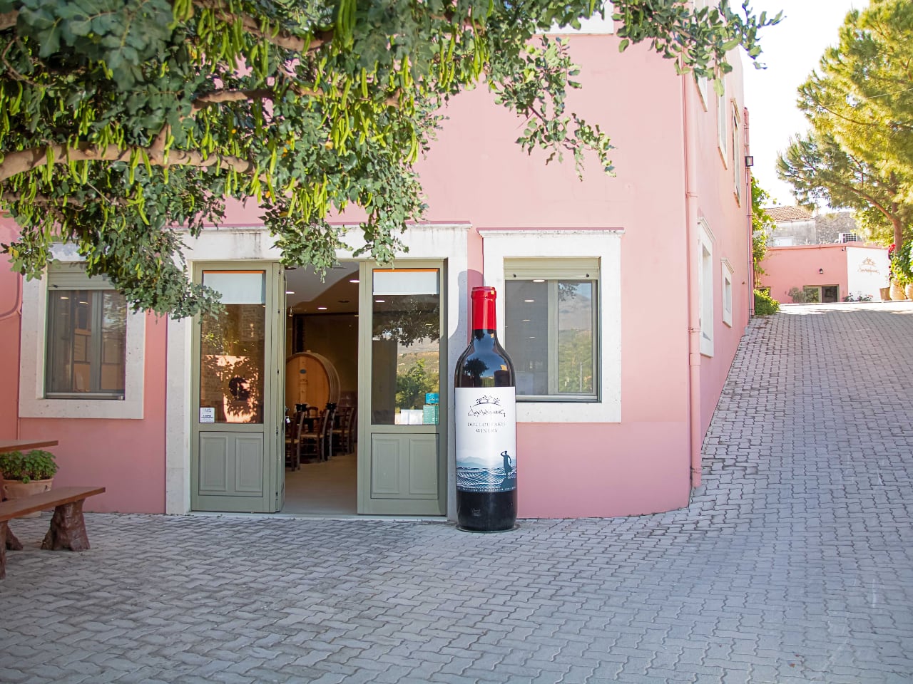 douloufaks winery dafnes heraklion crete, wine tasting heraklion crete, best winery heraklion area, Cretan indigenous varieties, Cretan vineyards, doloufakis winery iraklion crete, activities heraklion crete, things to do nearby heraklion, wineries crete