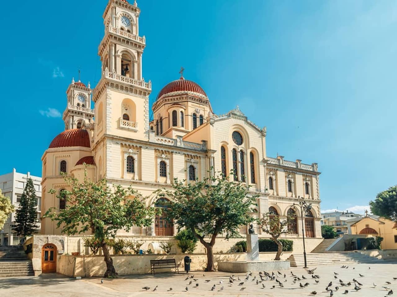 A Tour of the City of Heraklion crete, cultural tour iraklion crete, heraklion crete activiities, heraklion city tour self guided, best places to visit heraklion, what to do heraklion crete, koules fortress, morosini krini, st titos, st minas church, food tour heraklion