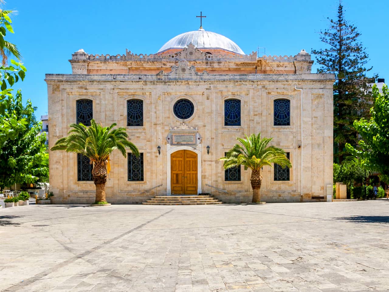 A Tour of the City of Heraklion crete, cultural tour iraklion crete, heraklion crete activiities, heraklion city tour self guided, best places to visit heraklion, what to do heraklion crete, koules fortress, morosini krini, st titos, st minas church, food tour heraklion