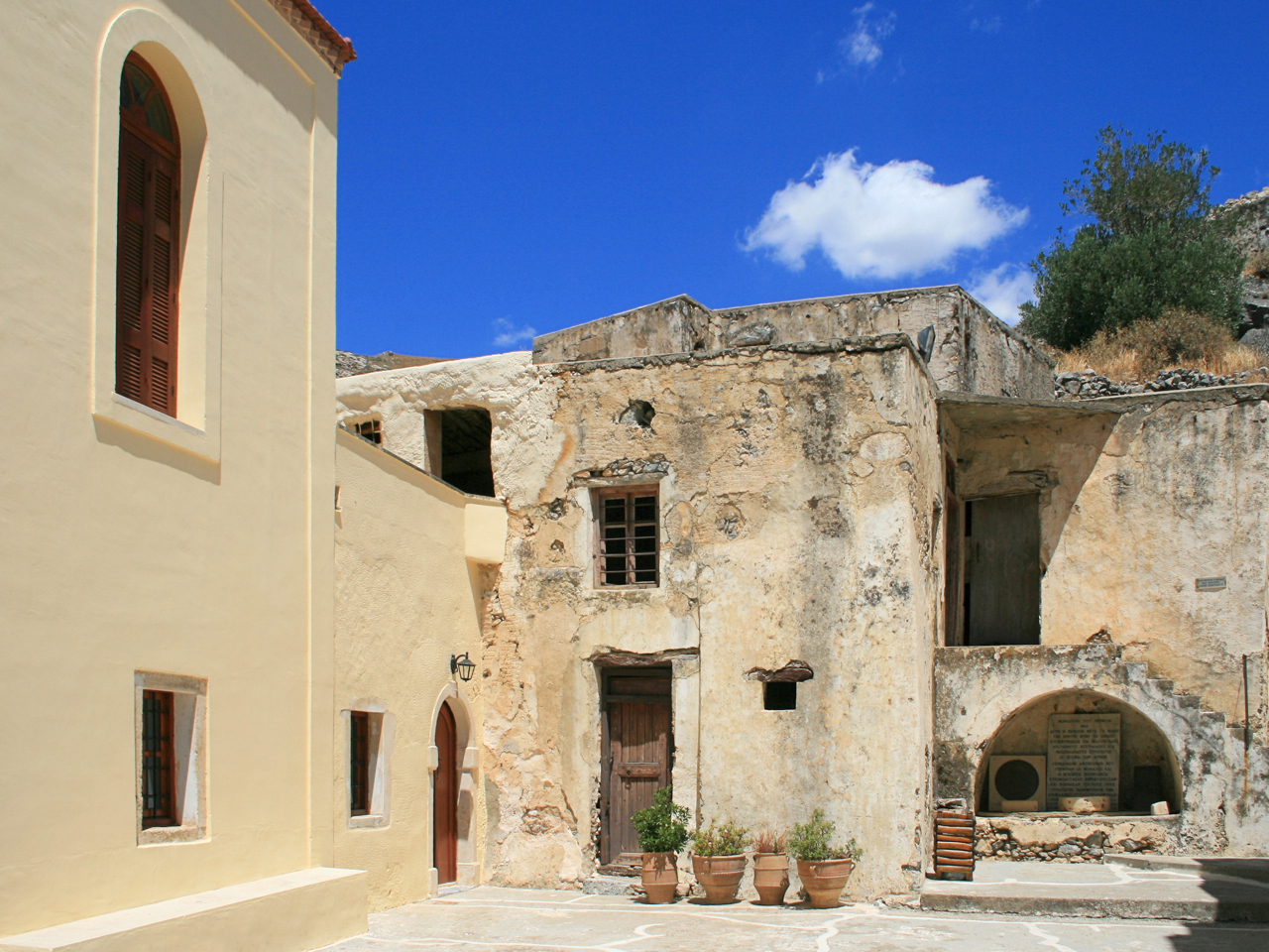 River Trek Palm Forest Of Preveli South Rethimno, hiking tour moni preveli, hiking trekking tour preveli rethimno, activities south rethymno, monastery preveli visit tour, best activity south rethimno crete, crete activities, kourtaliotiko gorge preveli south rethimno