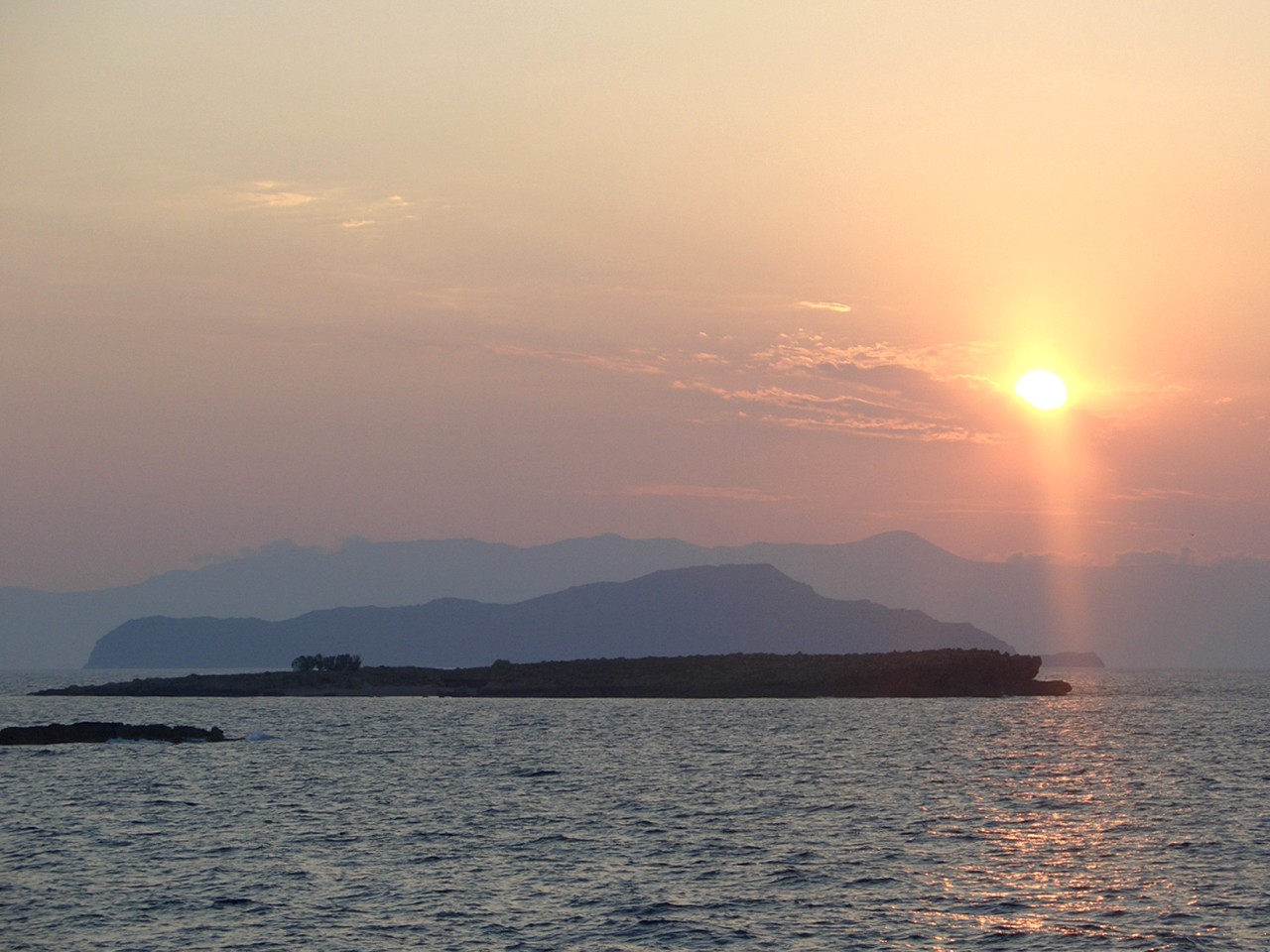 Daily Sailing Trip In Chania Crete, Daily Sailing Cruise Chania Crete, best sailing trip chania Crete, best activity chania crete, most friendly sipper chania crete, notos sailing chania crete, nikos skipper notos sailing chania, sailing tours chania crete