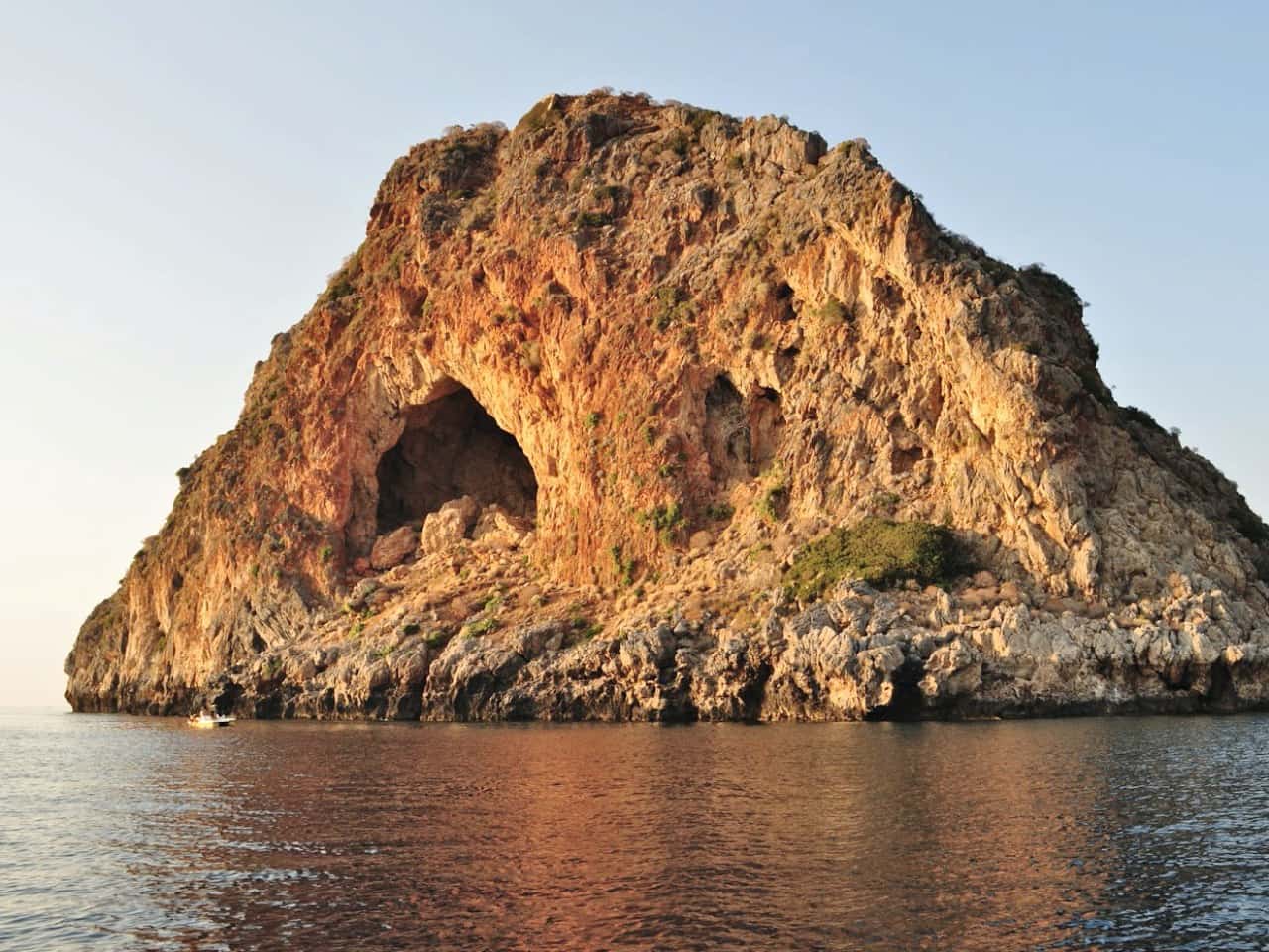 Daily Sailing Trip In Chania Crete, Daily Sailing Cruise Chania Crete, best sailing trip chania Crete, best activity chania crete, most friendly sipper chania crete, notos sailing chania crete, nikos skipper notos sailing chania, sailing tours chania crete