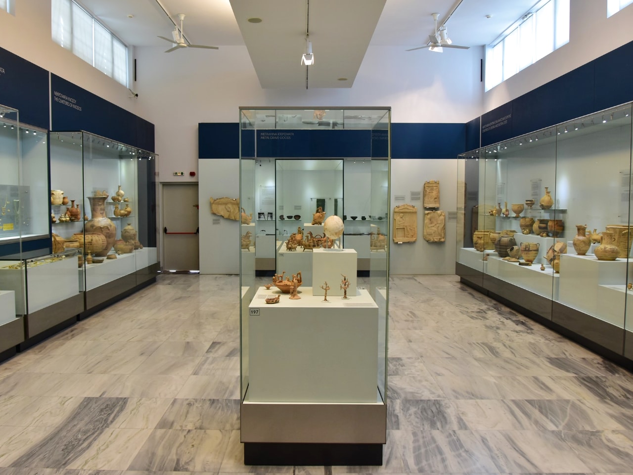 Private Tour to Knossos Minoan Palace, Archaeological Museum departing from Chania, chania best tour to knossos and museum, chania town activities, tour to minoan palace and archaeological museum, museum heraklion small private tour