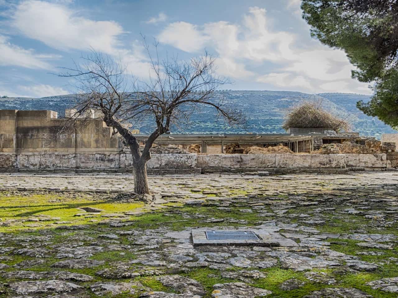 Private Tour to Knossos Minoan Palace, Archaeological Museum departing from Chania, chania best tour to knossos and museum, chania town activities, tour to minoan palace and archaeological museum, museum heraklion small private tour