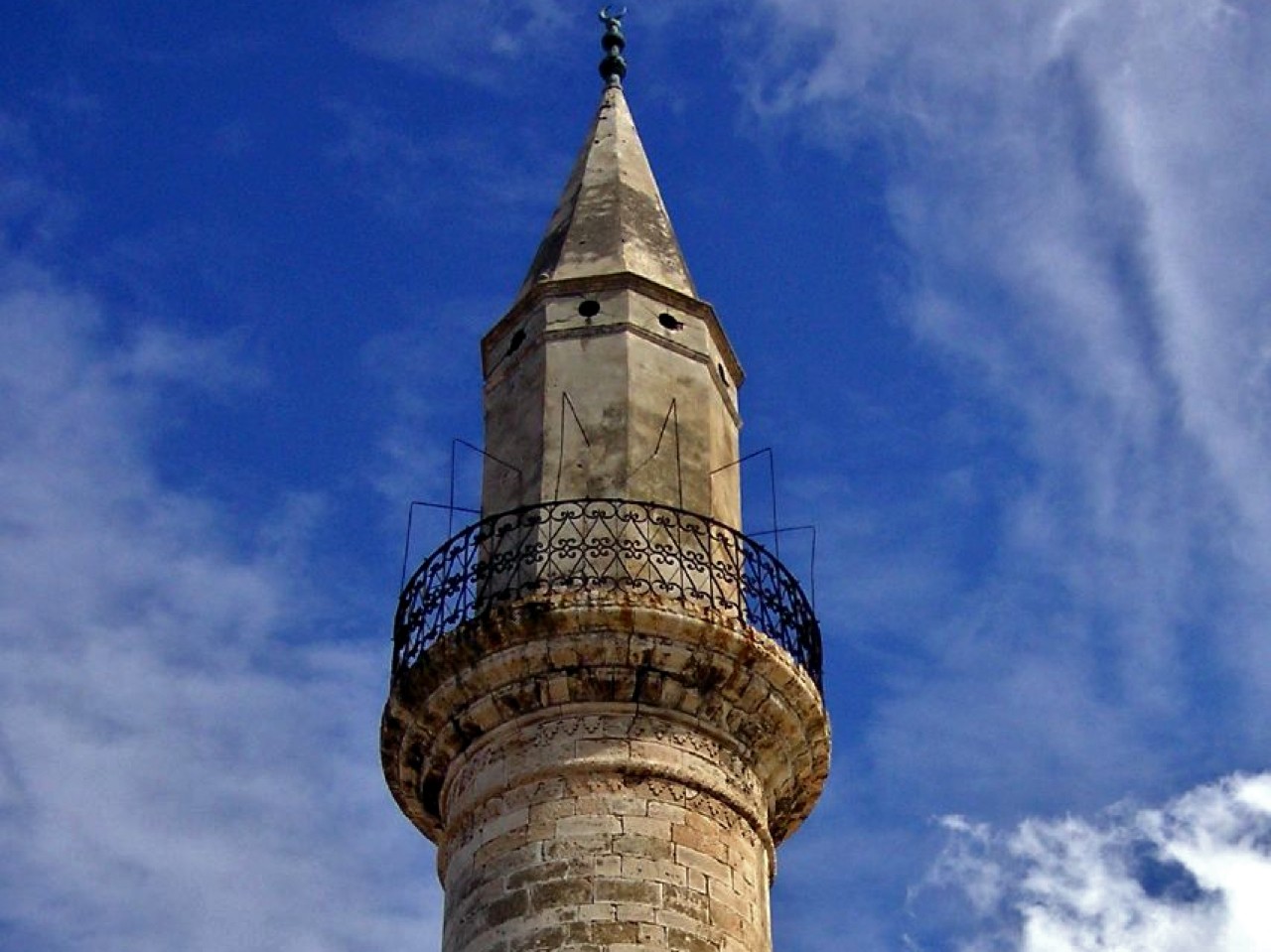 Chania Old Town Walks - Private Tour With Official Guide, best city walk tour chania crete, history social tour chania crete, city tour hania crete, activities chania crete, things to do chania, sightseeing chania crete