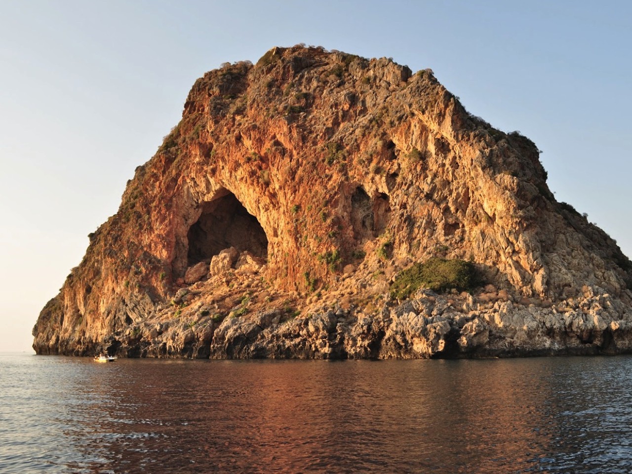 A Day Out Sailing Chania, Short Day Private sailing Tour, sailing chania crete, sailing activities chania, chania activities, best sailing trip chania crete, chania sailing theodorou island, agioi theodoroi island sailing chania, sail fishing summer, sailing in Crete