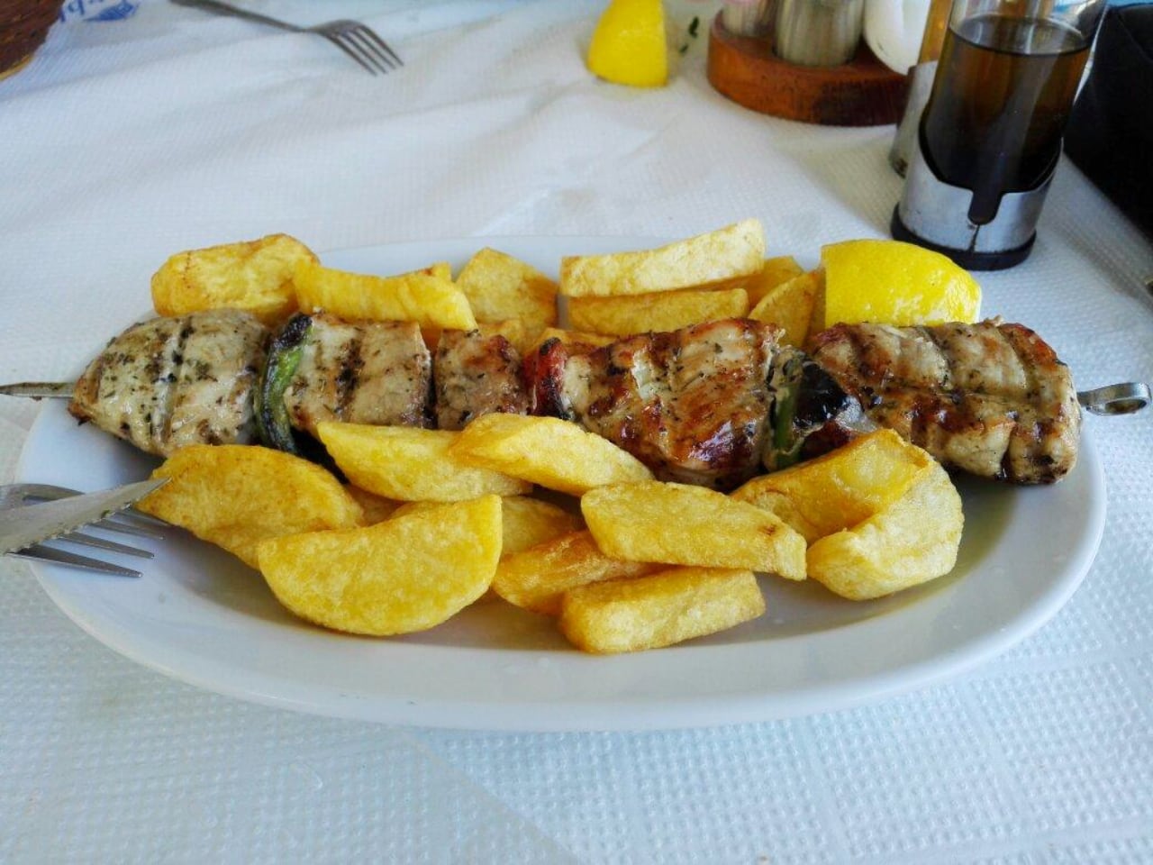 Taverna Stratis at magical Loutro Village, stratis eatery loutro village crete, stratis restaurant loutro, pantelitsa rooms