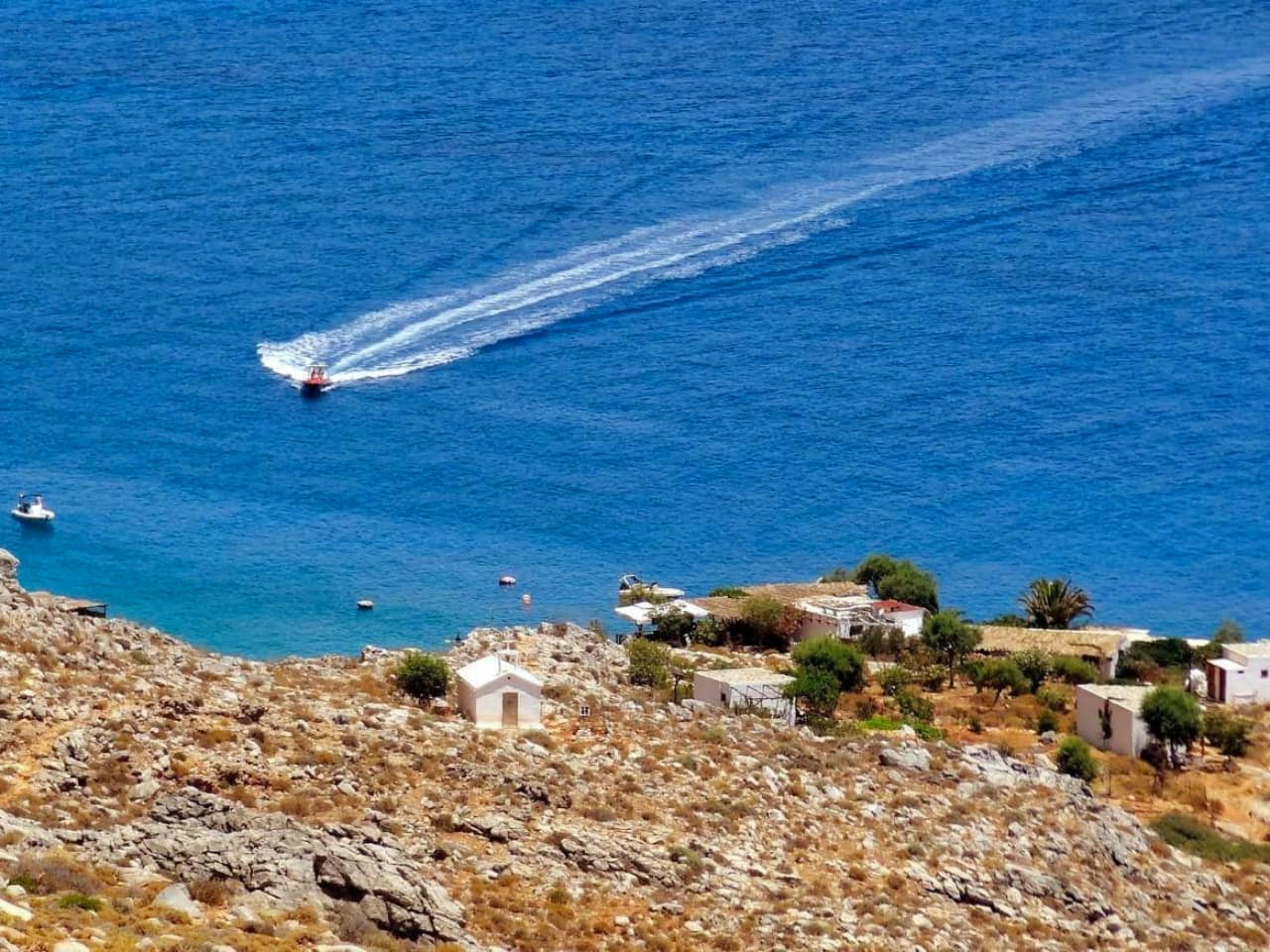 dialiskari tavern marmara sfakia, dialeskari taverna sfakia marmara, south chania chrisostomos restaurant, marmara tavern loutro chania, where to eat south chania crete, hrisostomos tavern chania crete