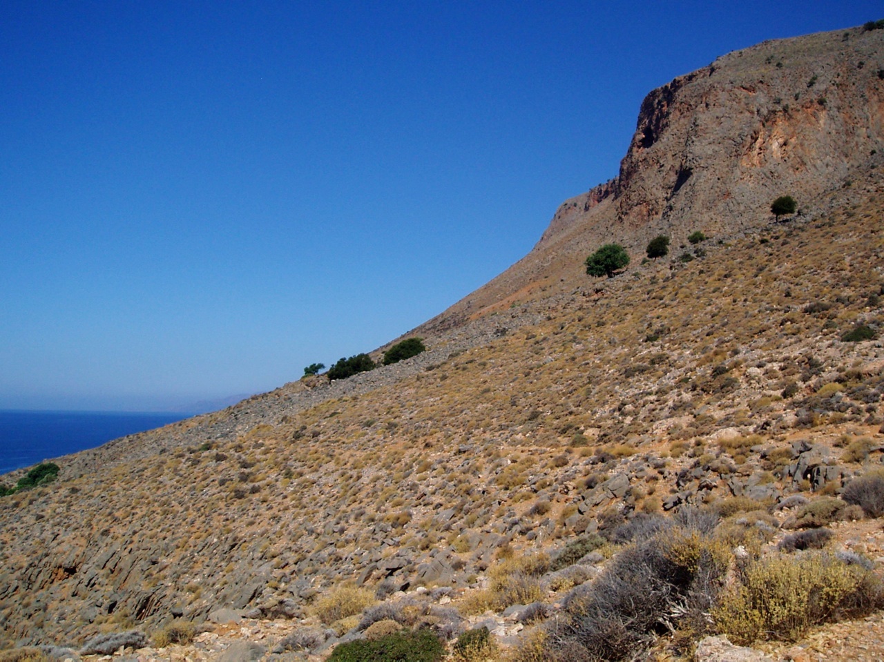 dialiskari tavern marmara sfakia, dialeskari taverna sfakia marmara, south chania chrisostomos restaurant, marmara tavern loutro chania, where to eat south chania crete, hrisostomos tavern chania crete