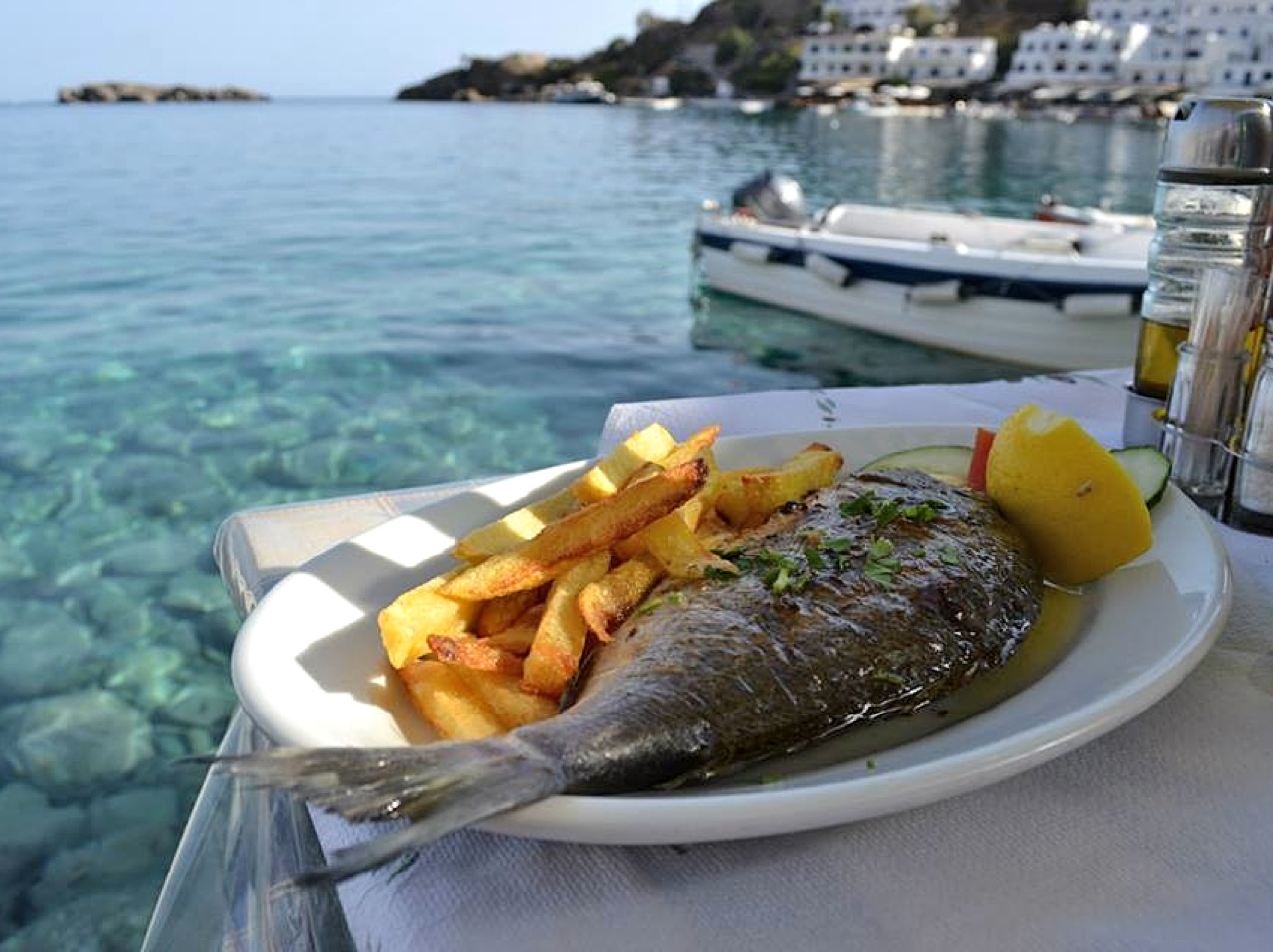 Helios restaurant loutro, ilios restaurant loutro village, best eateries loutro, loutro where to eat, things to do loutro, best restaurants loutro crete