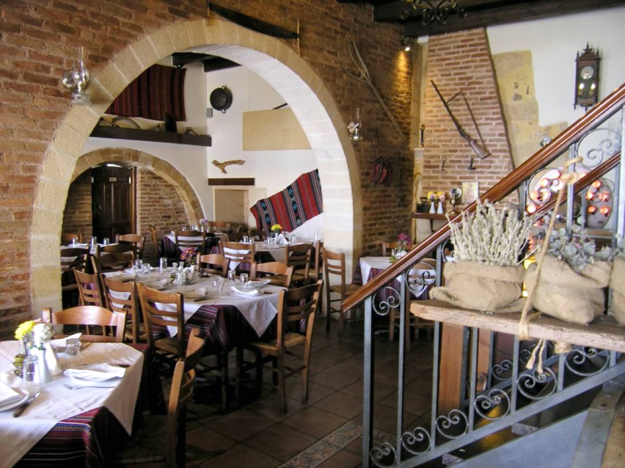 chrisostomos restaurant chania, hrisostomos tavern chania crete, chrisostomos chania crete, best cretan food chania, authentic food chania, gastronomy chania, where to eat chania