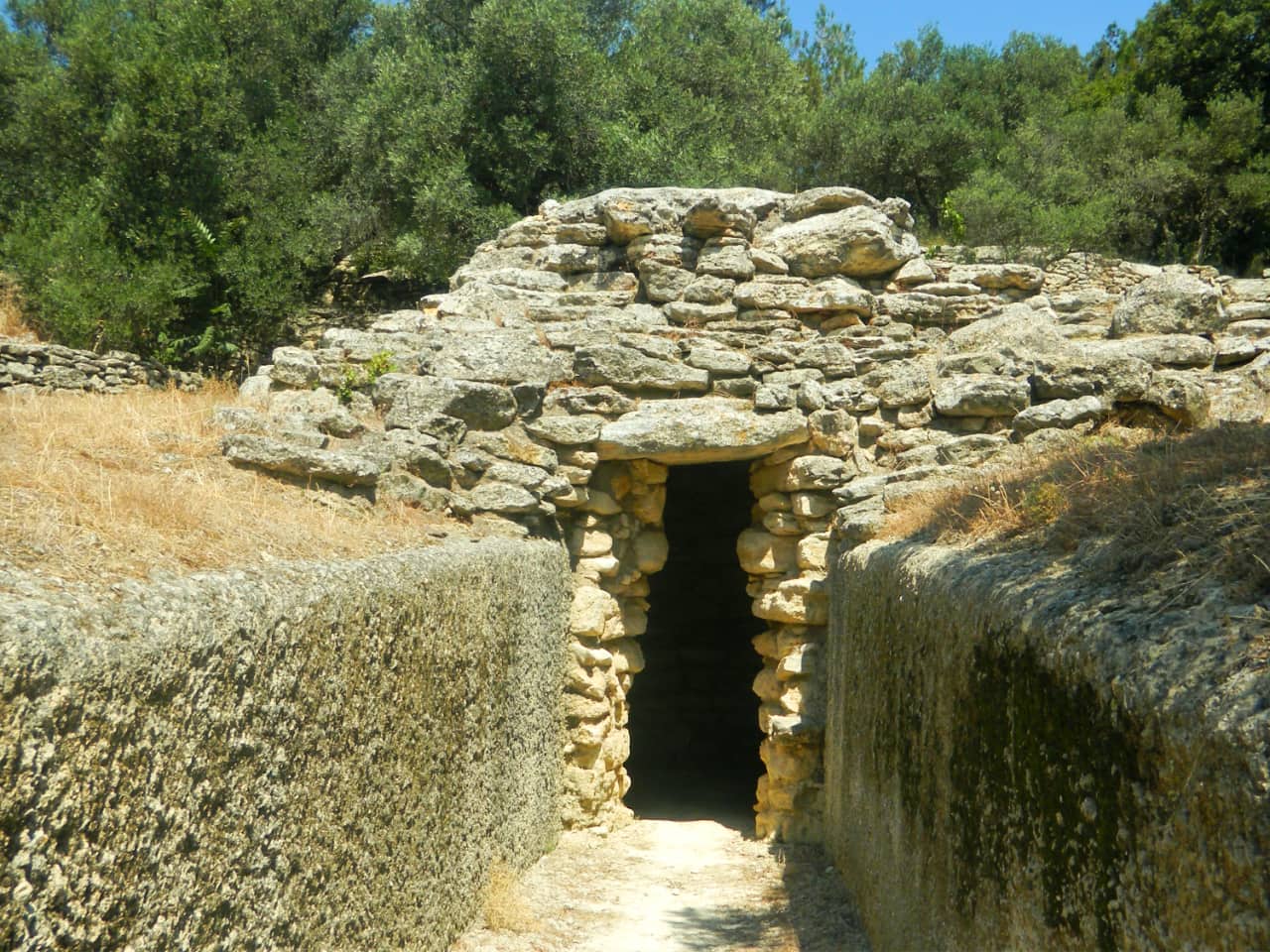 fourni archanes minoan cemetery
