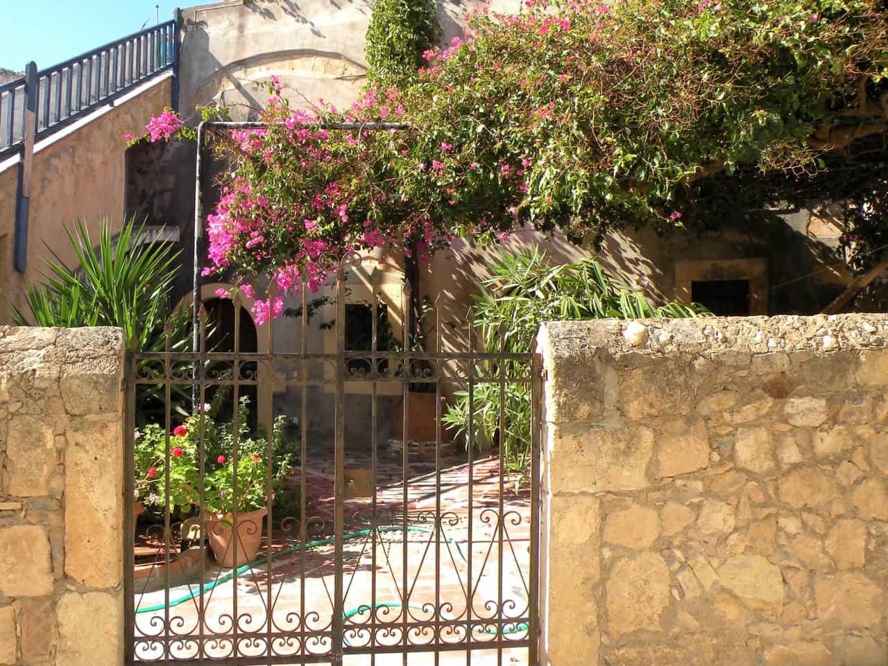 maroulas village rethimno, venetian village maroulas crete, maroulas travel guide, where to stay maroulas, villa maroulas rethymno crete, hotels maroulas village, activities maroulas village, travel tips maroulas village crete, crete travel family maroulas