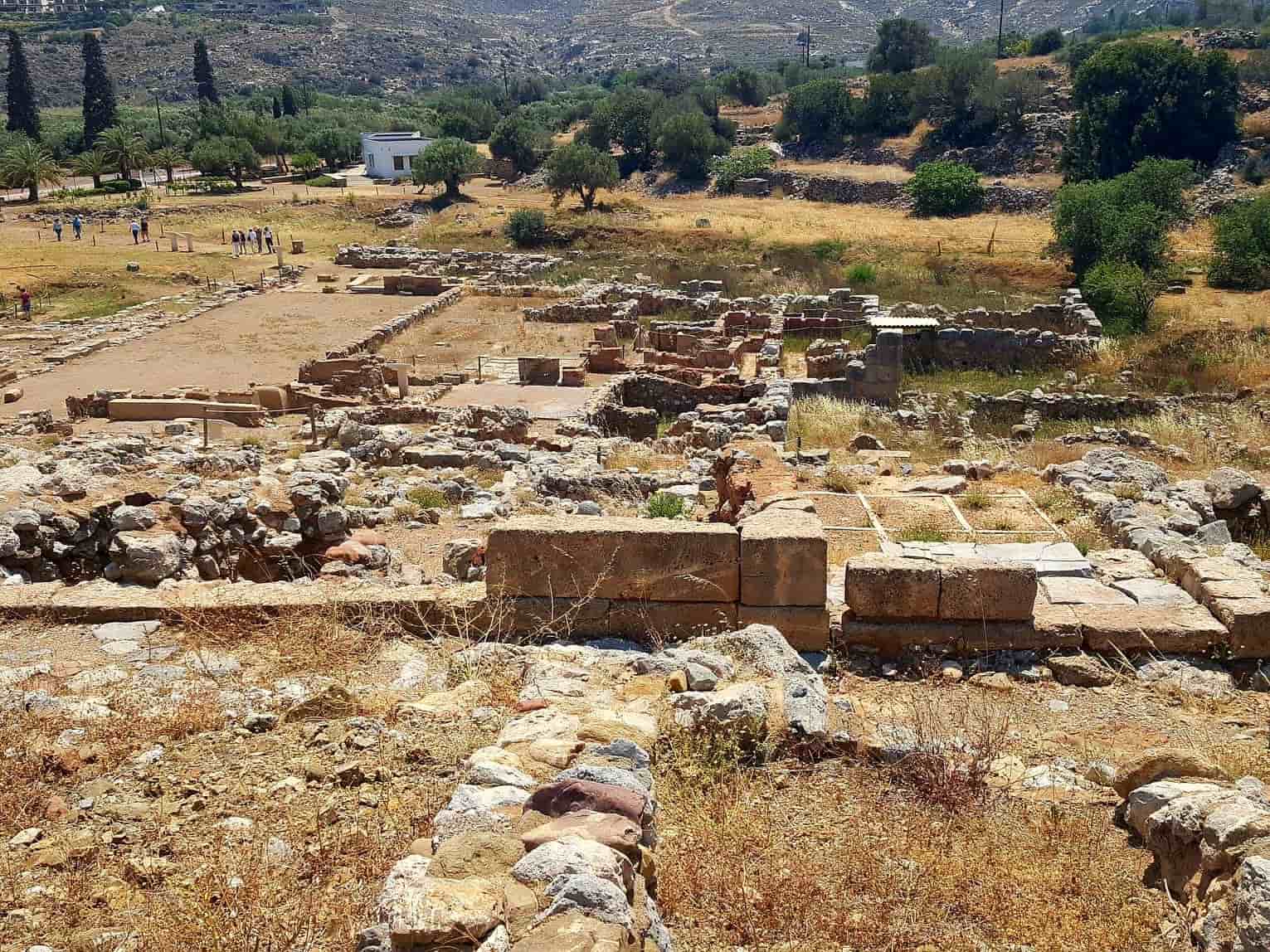 kato zakros travel guide, activities kato zakros crete, kato zakros where to stay, kato zakros hotels, things to do kato zakros, geopark sitia, dead's gorge hiking, hiking routes kato zakros, e4 european path kato zakros, east crete zakros, bird watching 