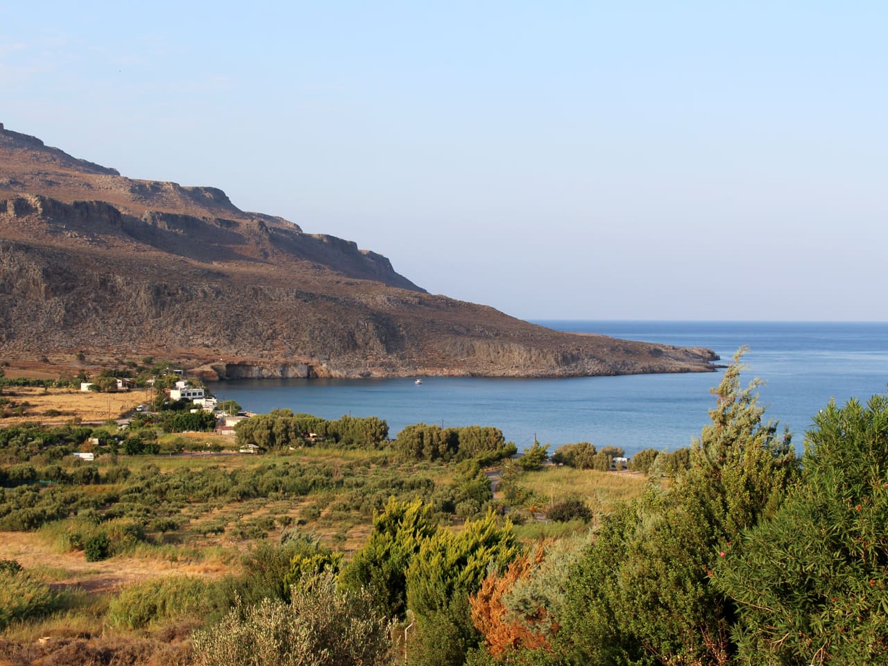 kato zakros travel guide, activities kato zakros crete, kato zakros where to stay, kato zakros hotels, things to do kato zakros, geopark sitia, dead's gorge hiking, hiking routes kato zakros, e4 european path kato zakros, east crete zakros, bird watching 