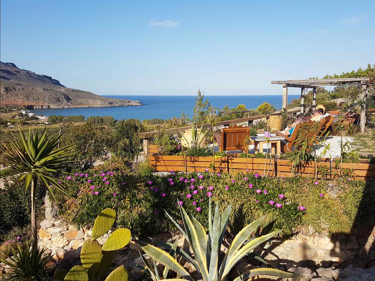 kato zakros travel guide, activities kato zakros crete, kato zakros where to stay, kato zakros hotels, things to do kato zakros, geopark sitia, dead's gorge hiking, hiking routes kato zakros, e4 european path kato zakros, east crete zakros, bird watching 