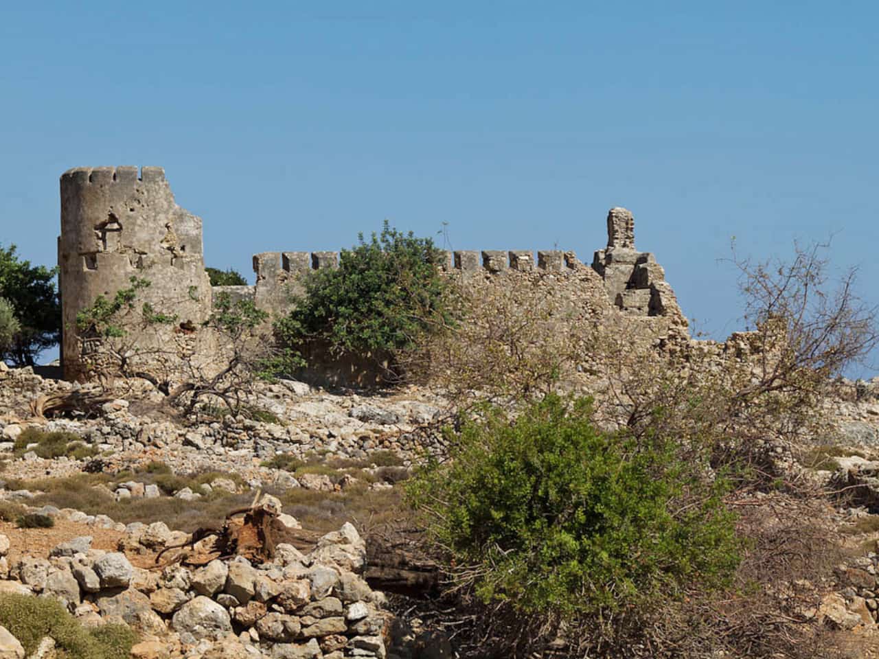 travel guide loutro village, loutro village best hotels, loutro village where to stay, activities loutro village, apartments studios rooms loutro village, ferry loutro village, hiking loutro village, sea kayak loutro village, sailing sfakia loutro, travel tips loutro village