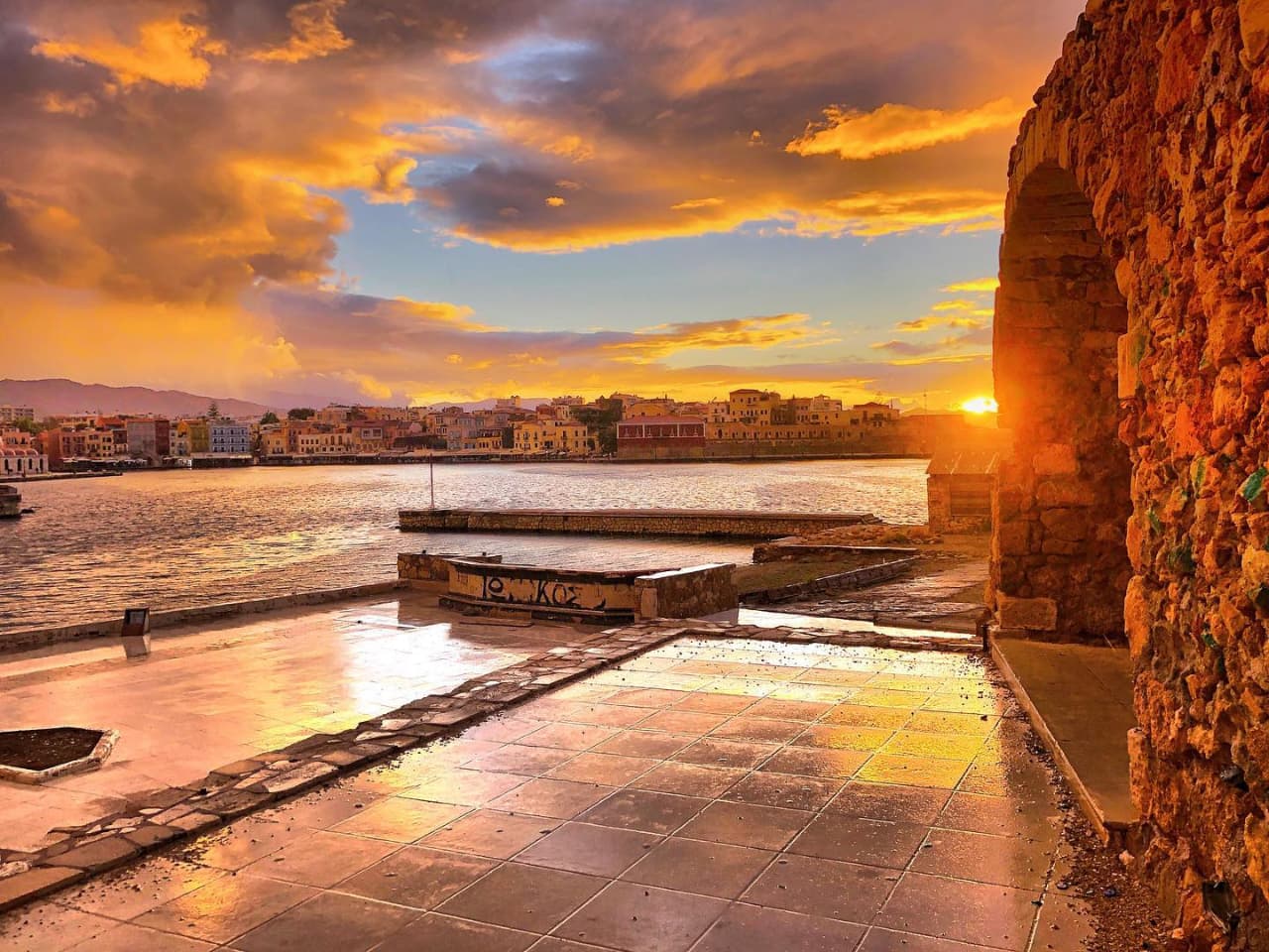 chania travel guide, chania city, hania town, chania things to do, chania hotels, chania where to stay, chania what to do, best sites chania town, chania history museums, chania gastronomy, chania travel tips