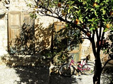 holiday residence south crete, siornicoletos house, siornikoletos house voroi village, sior nicoletos villa vori village, south crete restored house, historical house crete, 19th century traditional stone house crete, F. Halbherr and L. Pernier siornicoletos house, monument crete