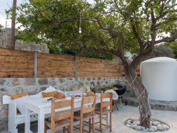 Notos Well Studio House Sfakia, apartments hora sfakion, sfakia residence sea view, sfakia sea view house, south chania where to stay, sfakia travel guide, sfakia accommodation, sfakia sea view house, small village house sfakia, activities chania