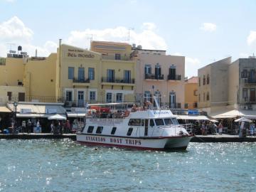 Belmondo Hotel, excellent location, harbour views, rooms and building character and history chania, Chania old port hotel, sea view hotel chania old town, belmonto hotel, belmodo hotel chania, chania travel guide, activities chania