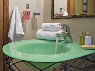 Suite with spa bah, Ionas Boutique Hotel chania, Ionas Historic Hotel chania crete, Small hotel chania old town